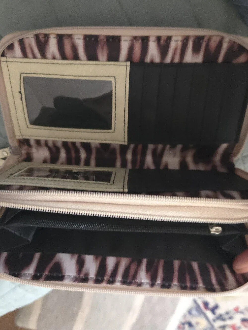 NWT Nicole Miller New York Beige Snake Skin Zip Wallet